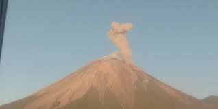 Gunung semeru meletus 2020 gunung semeru merupakan gunung tertinggi di pulau jawa dan disebut sebagai pakunya pulau. 3 Fakta Tentang Gunung Semeru Yang Kini Berstatus Waspada Kerap Makan Korban Merdeka Com