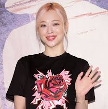 96,462 likes · 381 talking about this. K Pop Star Sulli Has Been Found Dead In Her Home