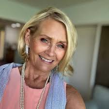 Elizabeth Hurley and Billy Ray Cyrus stepped out for a date night in Rome,  Italy! 📷: elizabethhurley1