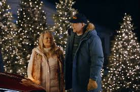 Diamo nuova vita ad auto d'epoca segnate dal tempo, per trasformarle in esemplari unici. Chevy Chase And Beverly D Angelo Recreate Christmas Vacation Scene With Mustang Mach E Carscoops