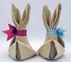 Pliage De Serviettes Facile En Lapin De Paques Tutoriel Rapide Easter Napkins Bunny Napkins Napkin Folding