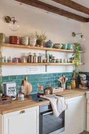 Dekoideen Vom Deko Blog F R Die K Che Im Boho Vintage Look Mit Selbst Get Pfertem Fliesenspiegel Handget Pferter Kerami In 2020 Kitchen Decor Modern Kitchen Decor