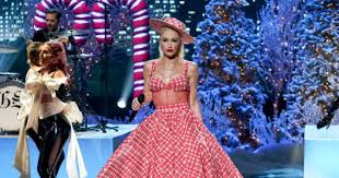 Check out what we'll be watching in 2021. Gwen Stefani S Christmas In Rockefeller Center Dress Dizzies Fans