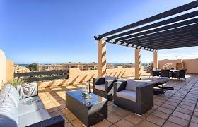 Verdi macchie indifferenti alla siccità che puntellano di colore il panorama e lo inebriano con profumi unici e aromatici. Come Arredare Un Terrazzo Grande Ecco 20 Idee Fotografiche Strepitose Mondodesign It