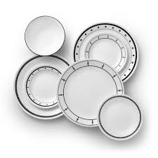 Black And White Corelle Dishes With The Beautiful Geometric Patterns In This Set You Can Create A Glamorous Place Setting Glass Dinnerware Dinnerware Set Dinnerware