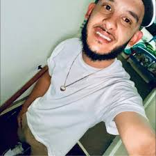 Somebody said this nigga look like me and drake had a baby and now I wanna  fight 😒