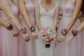 Hochzeit Wedding Hochzeitsreportage Schloss Breitungen Brautjungfern Blumenschmuck Bridesmaids By Marie Hochzeit Brautkleid Prinzessin Brautjungfern
