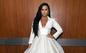 Preeeeeetty our favorite celebs with rainbow hair celebrity from demi lovato haircut , source:pinterest.com. Demi Lovato Cut Her Long Hair Into An Asymmetrical Lob Photos Allure