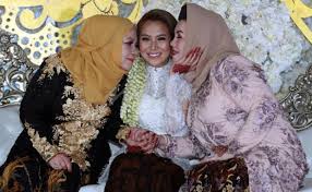 Mawaraf family chanela request raf kahwin lagi. Mawar Raf Kini Suami Isteri Hiburan Mstar