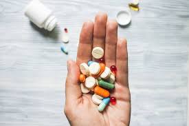 Kondisi itu diikuti juga dengan terbentuknya timbunan oleh karena gejala tersebut, penyakit asam urat juga kerap disebut sebagai penyakit arthritis. 5 Tanda Yang Mungkin Muncul Akibat Terlalu Banyak Minum Obat