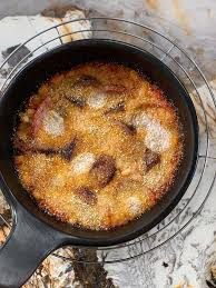 Haricots Coco Et Saucisse Au Four De Cyril Lignac Dans Tous En Cuisine Mes Meilleures Recettes Faciles En 2020 Saucisse Au Four Recette Haricot Coco Recette