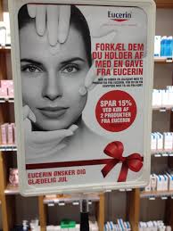 VI ELSKER JUL ... ...og vi har masser af julegave-ideer på Hornbæk Løve  Apotek