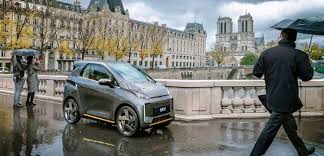 理想汽車（英語：li auto inc., nasdaq：li），是總部設於北京市的汽車公司，執行長為創始人李想。 2015年7月建立於中國北京市，2018年10月發布第一款車型理想one，2019年4月亮相上海車展，2019年11月在江蘇常州工廠進行量產，年產量10萬輛。 ç†æƒ³æ±½è»Šèµ´ç¾Žä¸Šå¸‚ æˆç«‹5å¹´ä¾†è‡³å°'è¸©éŽå››å€‹å¤§å'