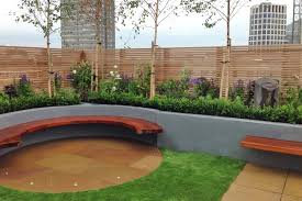 Gardens are meant to be viewed, but most gardeners spend the bulk of their time up close and personal with the plants. Small Gardens Noble Landscapes London