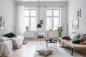 Du måste lämna den också. Kvadratsmart Etta Med Skandinavisk Inredning I Naturnara Fargskala Metro Mode