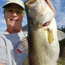 That fish weighs less than my shopping bags 👜🐟