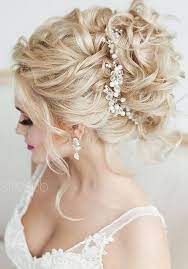 Sade Incili Gelin Topuzu Sac Modeli Cheveux De Mariee Coiffure Mariage Facile Coiffures Pour Bal