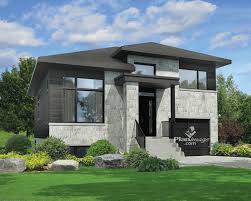 Cette Maison A Paliers Mesure 32 Pieds De Largeur Sur 34 Pieds De Profondeur Et Offre Une Surface Habitable House Exterior Modern Exterior Modern House Design