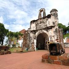 Sejarah kota a famosa yang dibina dari batu masjid dan kubur melayu. A Famosa St Paul Hill Holiday Inn Melaka