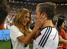 Mario Gotze S Girlfriend Ann Kathrin Brommel Abracos Campeao Mulheres