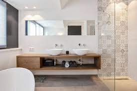 badkamer met wit en hout badkamer rustieke badkamers hout badkamer