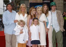 And for hollywood royalty elizabeth olsen, and her new set of wispy bangs, the saying could not be more true. Photos Celebrities With Half Siblings Mary Kate Olsen Kate Olsen Mary Kate