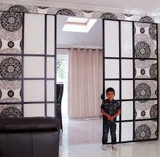 Sekat ruangan yang bersifat temporer untuk rumah tinggal saat ini diindikasi mampu untuk memisahkan ruang secara visual namun tidak mampu memisahkan suara antar ruang yang satu dengan yang lain. Ruangan Lebih Tertata Dengan 10 Rekomendasi Partisi Ruang Dari Bp Guide 2020