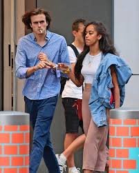 Matt metzler is the guy dating sasha obama, the youngest daughter of former president barack and michelle obama. Pin On Entertainment Files