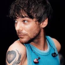 Bella Hooper (@ttt_omg)