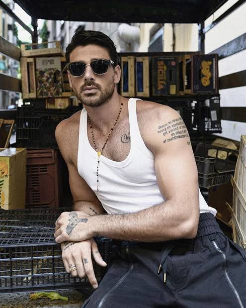 Michele Morrone Resimleri, Michele Morrone Gifleri
