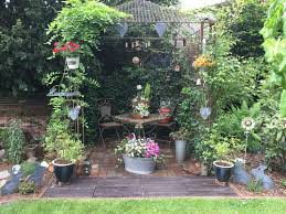 Selbst Gemachter Pavillion Mit Kleinen Fairygarden Und Bepflanzter Alter Zinkwanne Pavillion Garten Zinkwanne