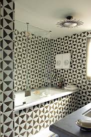 Black And White Geometric Bathroom Tiles Triangle Shaped Tile Created This Great Geometric Bathroom By Designer Cathy Kincaid Really Cool But Holy Cow Am Bathroom Design Interior Bathroom Interior