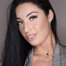 Hannah Whittaker's Instagram, Twitter & Facebook