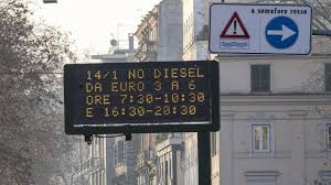Primo blocco del traffico domenica a milano: Smog A Roma Ancora Divieto Di Circolazione Per Tutti I Diesel Ma I Blocchi Auto Non Abbassano Le Polveri Sottili La Repubblica