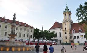 Bratislava ist die heimliche perle des ostens und ein muss, wenn du in die slowakei reisen möchtest. Bratislava Sehenswurdigkeiten Bummel Durch Die Altstadt Anders Reisen