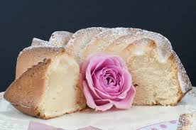 Der kuchen ist locker und schmeckt wunderbar nach zitrone, buttermilch und blaubeeren. Buttermilch Zitronen Gugelhupf Eine Kleine Prise Anna