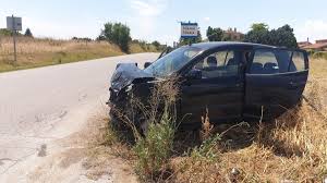 Το τροχαίο προήλθε από την σύγκρουση μοτοσυκλέτας με ιχ, που οδηγούσες 47χρονος, με αποτέλεσμα το θανάσιμο τραυματισμό του 20χρονου δικυκλιστή. Sokaristiko Troxaio Sth Nikaia Anapodogyrise Aytokinhto Fwto Pineiosnews