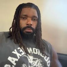 Austin Tolson❄️🥵 (@ATizzzle)