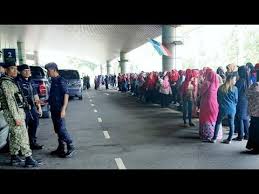 Musa aman yang tiba pada jam 9.10 pagi diiringi penyandang dewan undangan negeri (dun) klias, datuk isnin aliasnih. Musa Aman Finally Returns To Sabah Greeted By 1 500 Supporters Chanting Hidup Tan Sri World Of Buzz