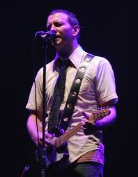 Short Hair Tie And Mini Electric Guitar I Mean How Adorable With Images Eddie Vedder Pearl Jam Eddie Vedder Pearl Jam
