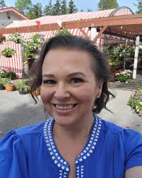 Pomegranates are one of my favorite fruits to enjoy in the winter when they  are in season. When I'm enjoying the seeds and watching a Hallmark Movie,  it really feels like Christmas!