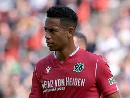 Boris palmer schaltet sich in die debatte um jens lehmann und dennis aogo ein. Tfiodsmhvj7p5m