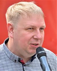 Je domovskou scénou operního, činoherního a baletního souboru národního divadla moravskoslezského a jeho hlediště pojme 517 diváků. Ales Juchelka Seznam Cz