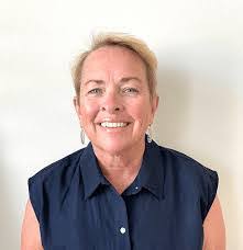 Leslie Sledge's Instagram, Twitter & Facebook