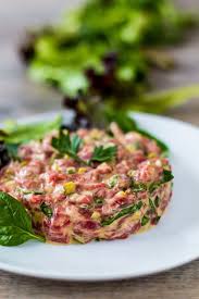 Tartare De Bœuf Classique Au Couteau Les Delices De Marina Recettes De Cuisine Tartare De Boeuf Repas Gastronomique Facile