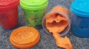 Diese box beinhaltet 20 um knete beispielsweise aus dem teppich zu entfernen, sind fünf schritte erforderlich Knetmasse Plastilin Flecken Vom Teppich Und Der Kleidung Entfernen Muttis Haushaltstipps De