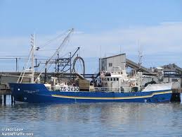 crew rescued after their boat sinks nsri
