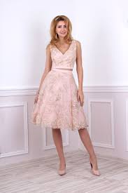 Das brautkleid stellt für die meisten damen eines der wichtigsten kleidungsstücke in ihrem leben dar. Kleid Fur Standesamtliche Trauung In Rosa Gold Kleiderfreuden