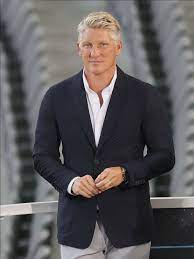 He is a poised central. Bayern Germany On Twitter Bastian Schweinsteiger In The Stadium In His First Appearance As Expert For Daserste