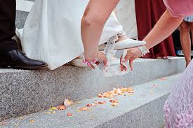 Dieses accessoire darf bei ihrer hochzeit nicht fehlen! Hochzeit Etwas Blaues Fur Die Braut Land Und Kind De